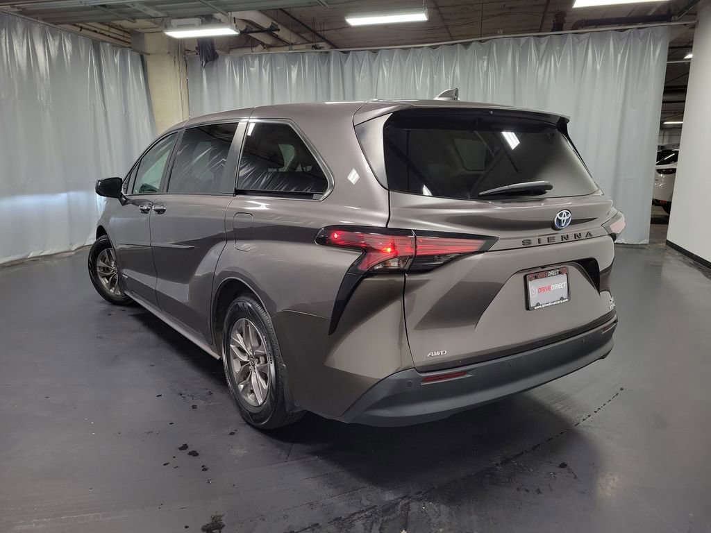 Used 2021 Toyota Sienna XLE AWD/4WD image 6