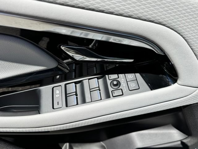 Used 2023 Land Rover Range Rover Evoque S AWD/4WD image 17