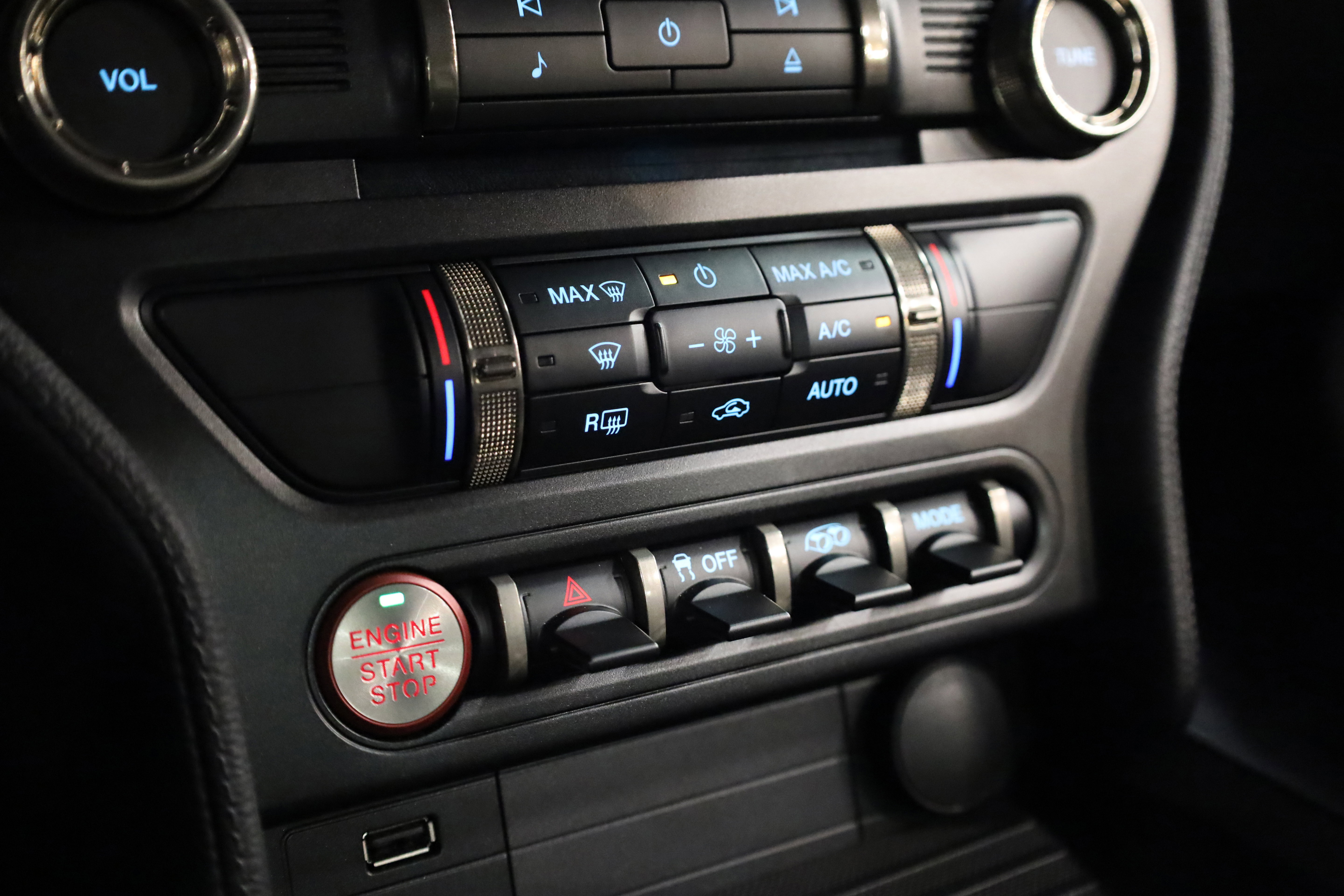 Used 2021 Ford Mustang Shelby GT500 w/ Carbon Fiber Track Pack image 31