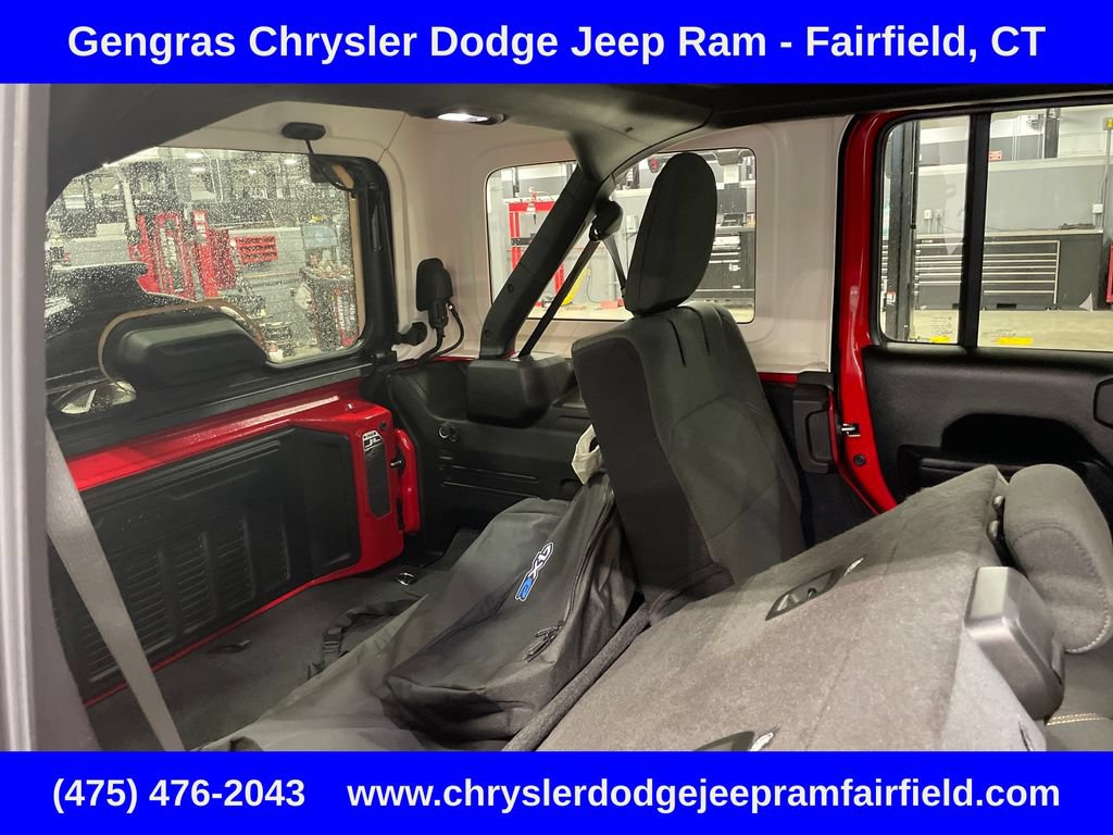 Used 2024 Jeep Wrangler Unlimited w/ Convenience Group AWD/4WD image 21