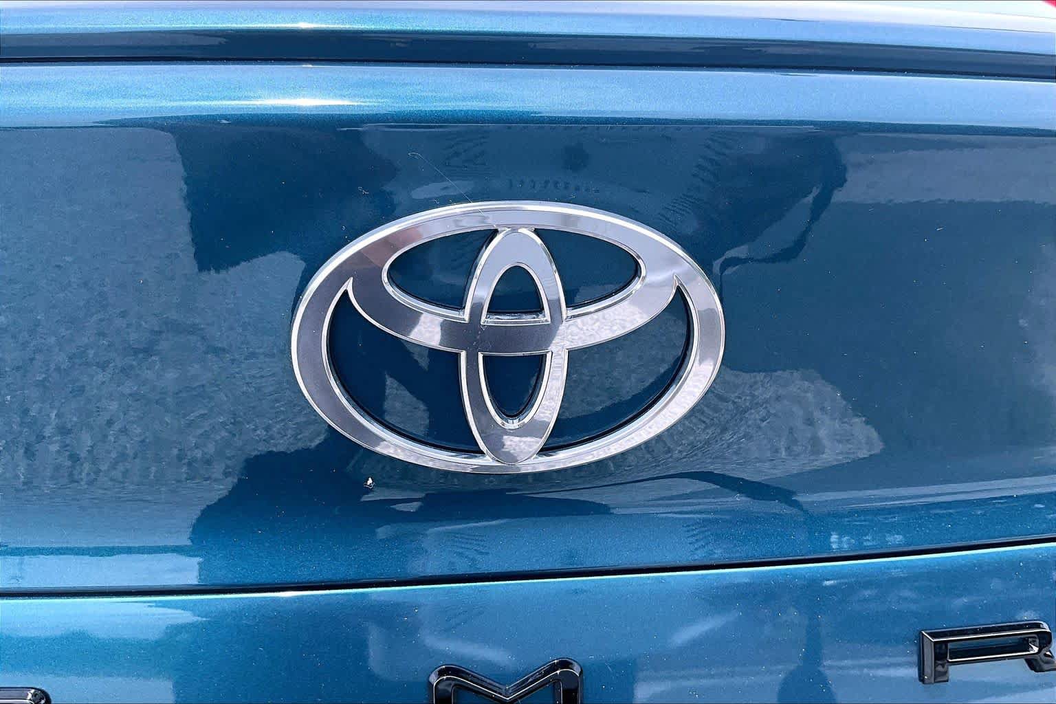 Used 2025 Toyota Camry SE w/ Convenience Package AWD/4WD image 30