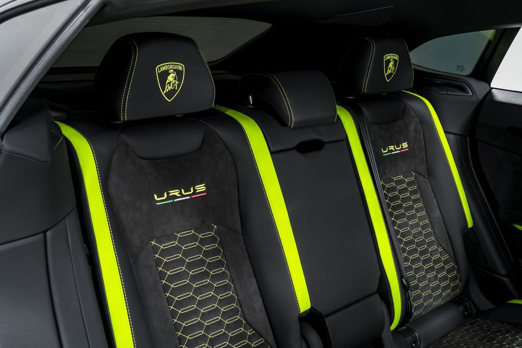 Used 2022 Lamborghini Urus AWD/4WD image 36