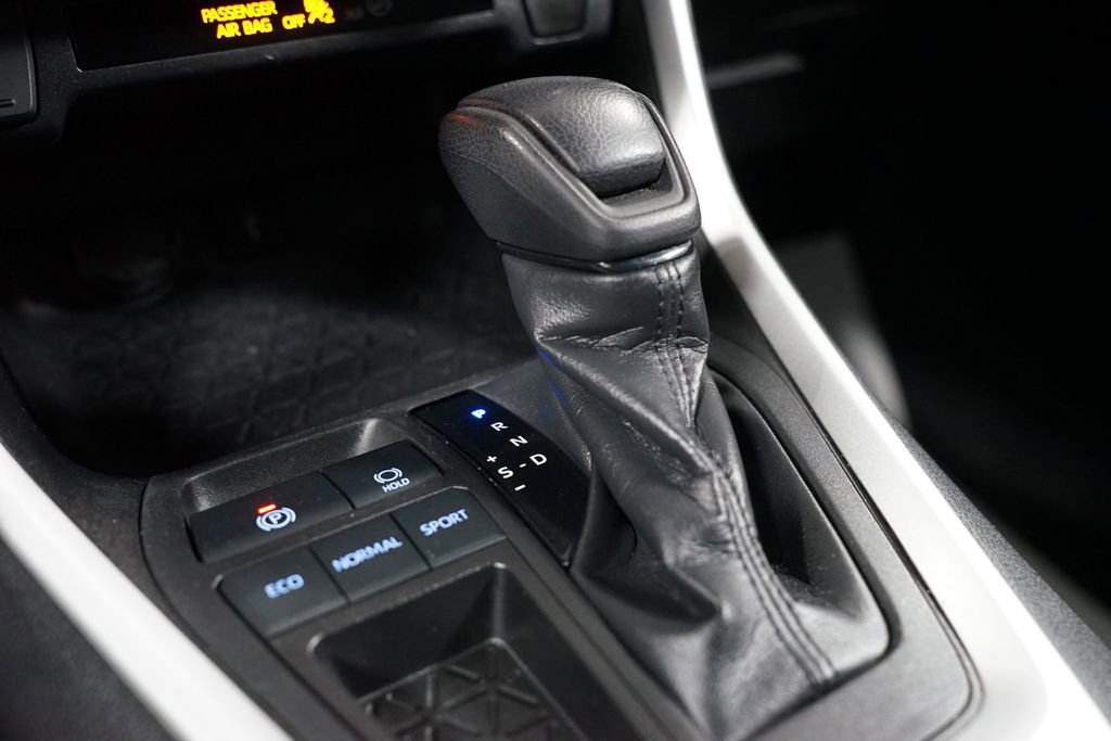 Used 2021 Toyota RAV4 LE image 20