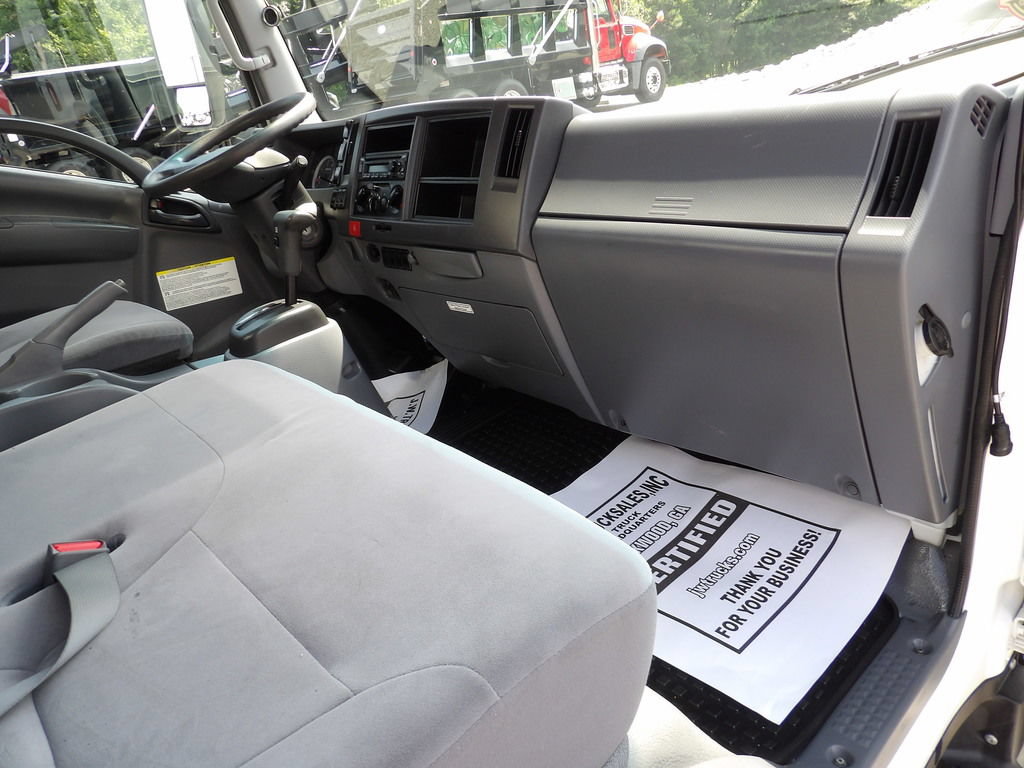 Used 2021 Isuzu NPR RWD image 26
