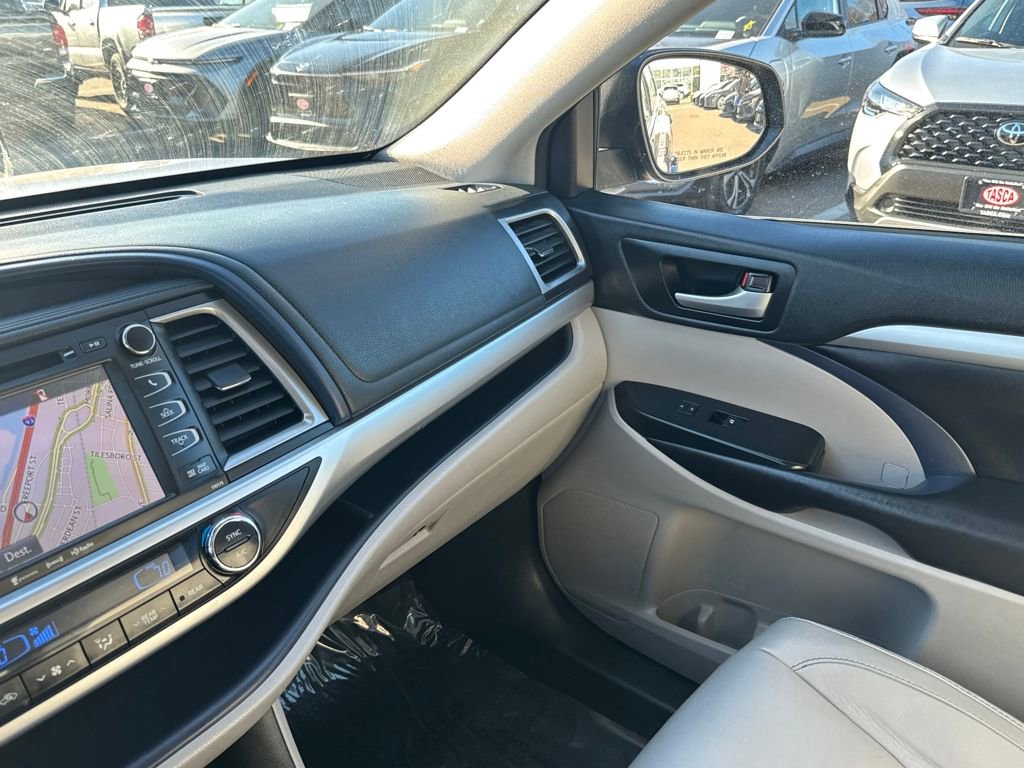Used 2018 Toyota Highlander XLE image 29