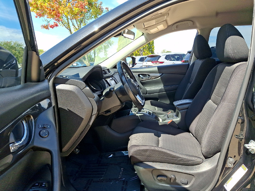 Used 2020 Nissan Rogue SV FWD image 13