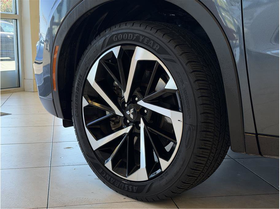 Used 2024 Mitsubishi Outlander FWD image 9