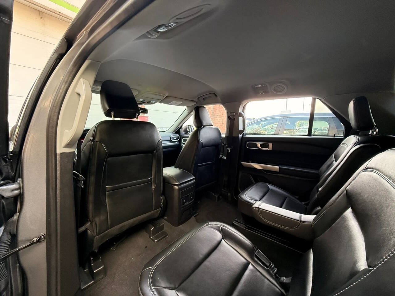 Used 2022 Ford Explorer XLT w/ Equipment Group 202A AWD/4WD image 24