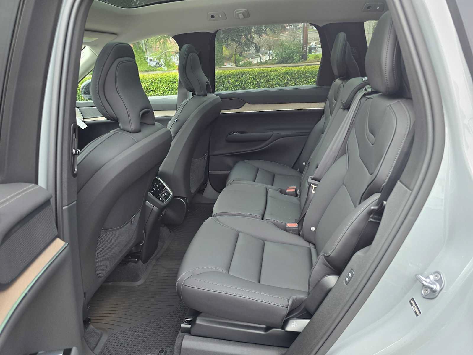 New 2025 Volvo EX90 Ultra w/ Protection Package Premier AWD/4WD image 15