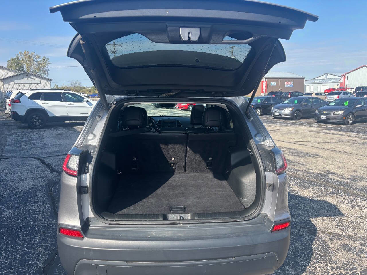 Used 2019 Jeep Cherokee Latitude Plus w/ Comfort/Convenience Group image 12