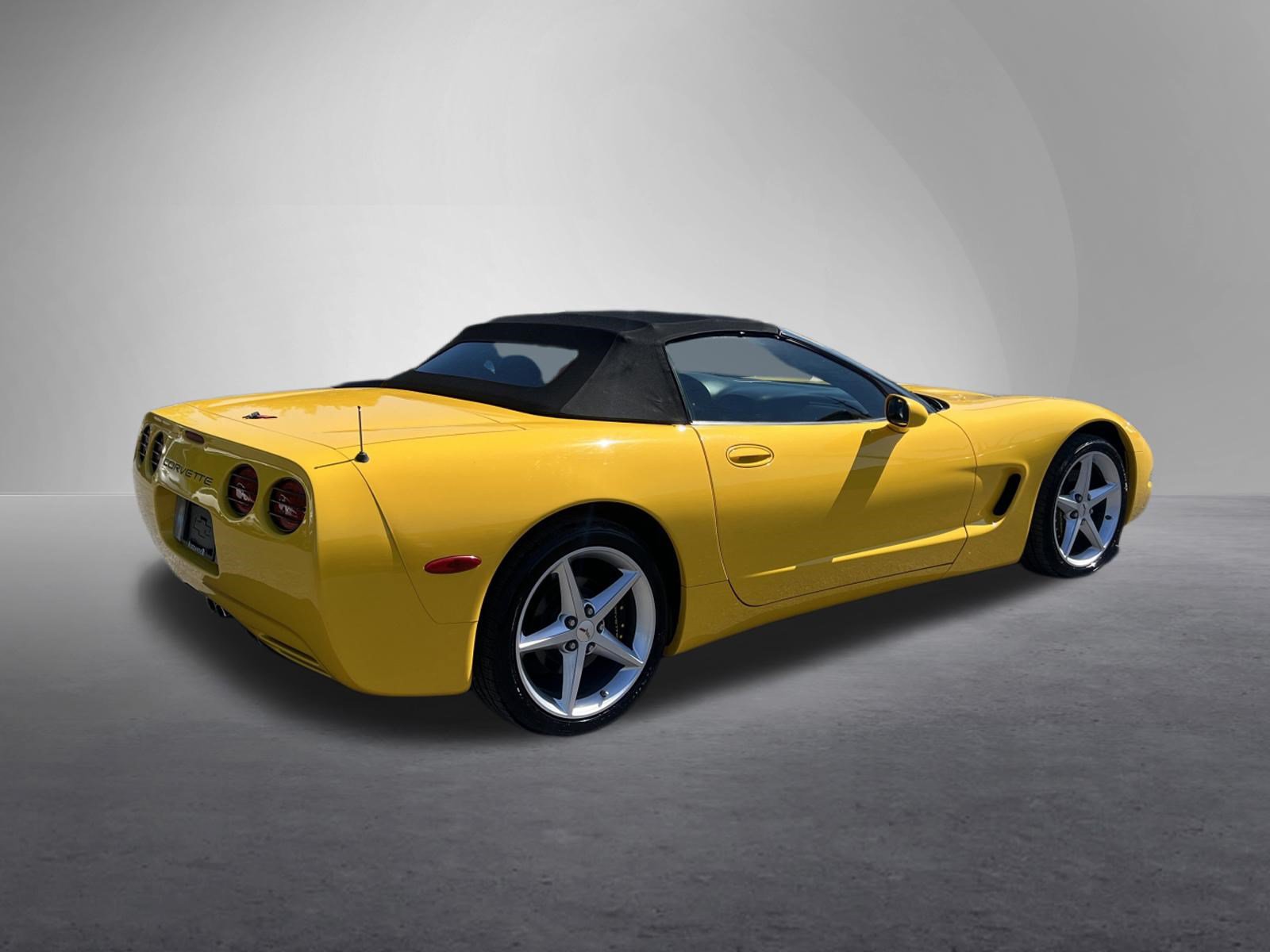 Used 2004 Chevrolet Corvette Convertible w/ Preferred Equipment Group RWD image 3