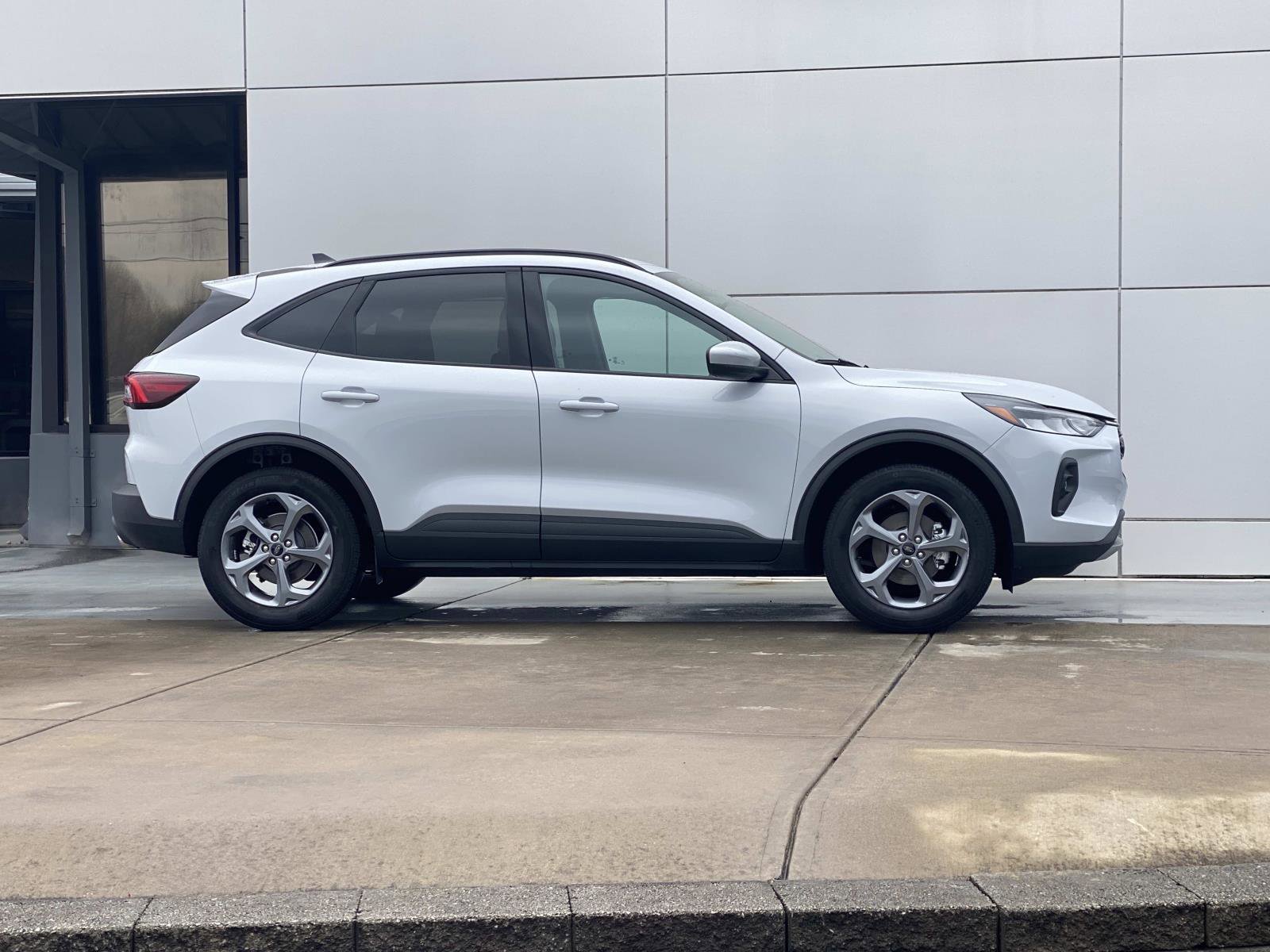 Used 2025 Ford Escape ST-Line Select image 3