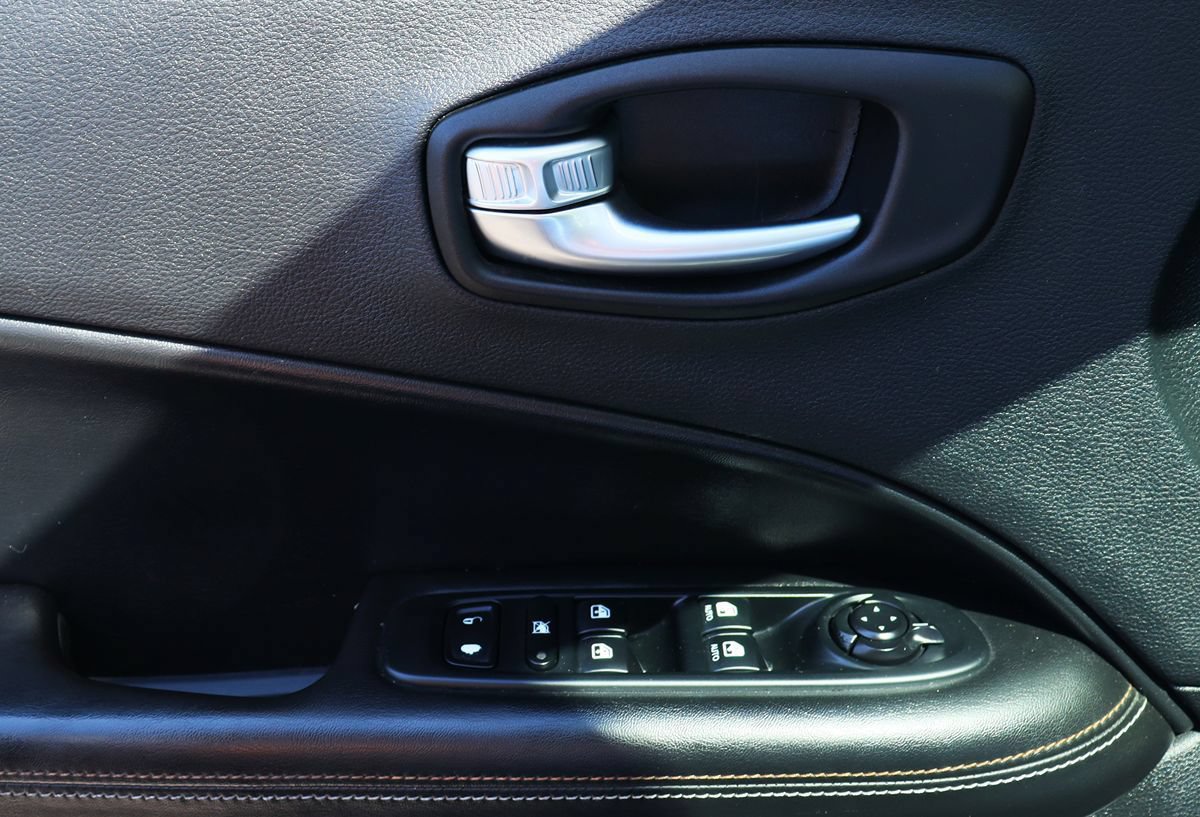 Used 2019 Jeep Compass Latitude FWD image 37
