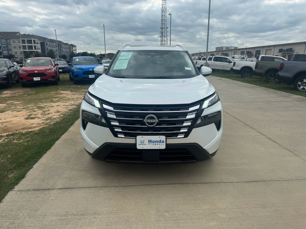 Used 2025 Nissan Rogue SV w/ SV Premium Package FWD image 3