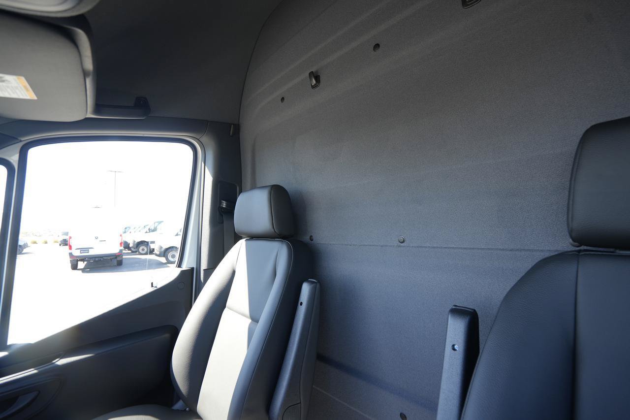 New 2025 Mercedes-Benz eSprinter 170 Cargo image 14