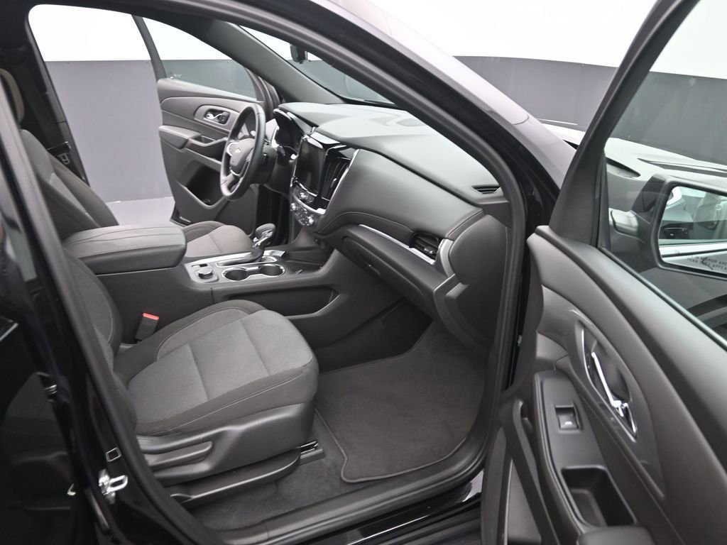 Used 2023 Chevrolet Traverse LT image 19