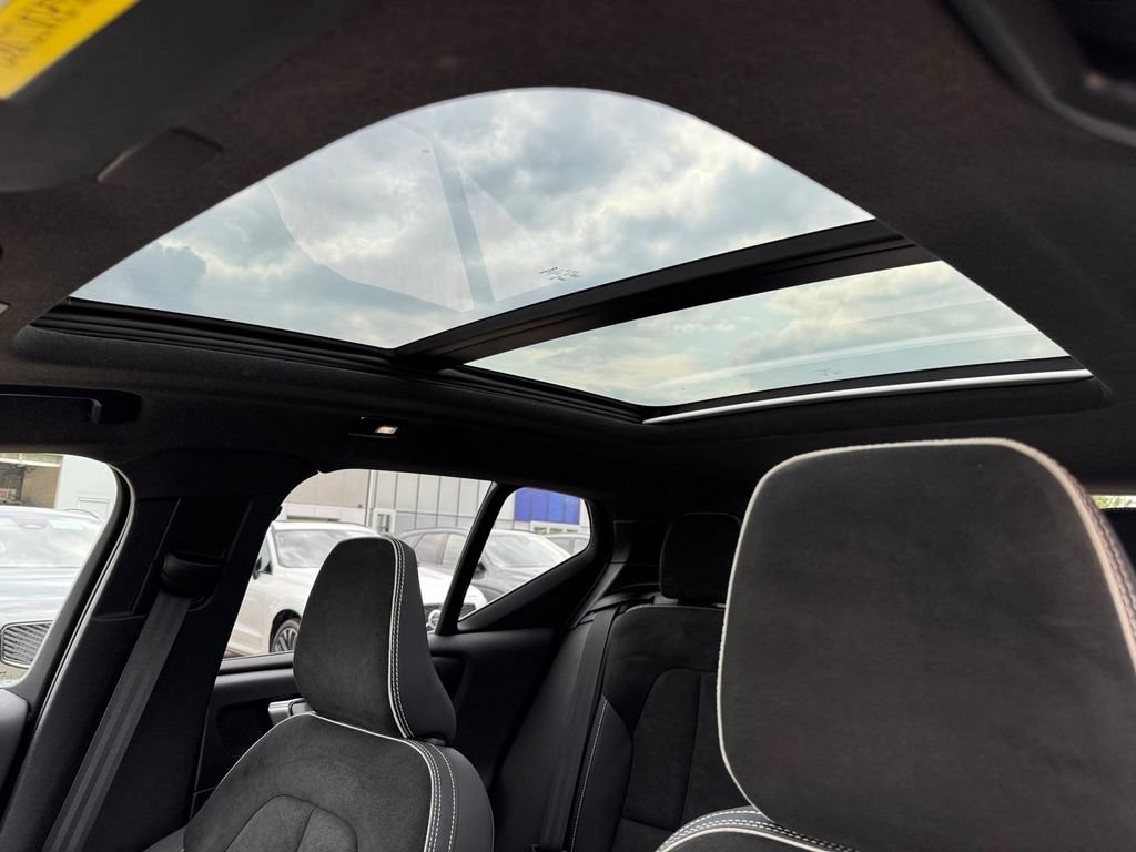 Certified 2023 Volvo XC40 Recharge Ultimate w/ Protection Package Premier AWD/4WD image 7