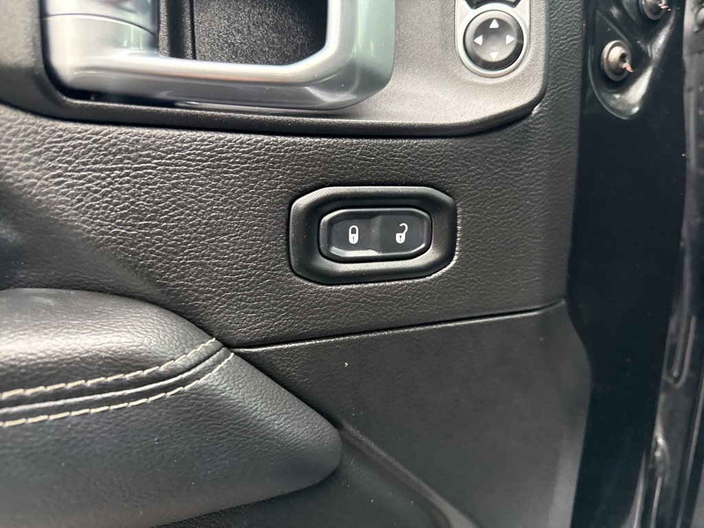 Used 2022 Jeep Wrangler Unlimited Sahara image 12