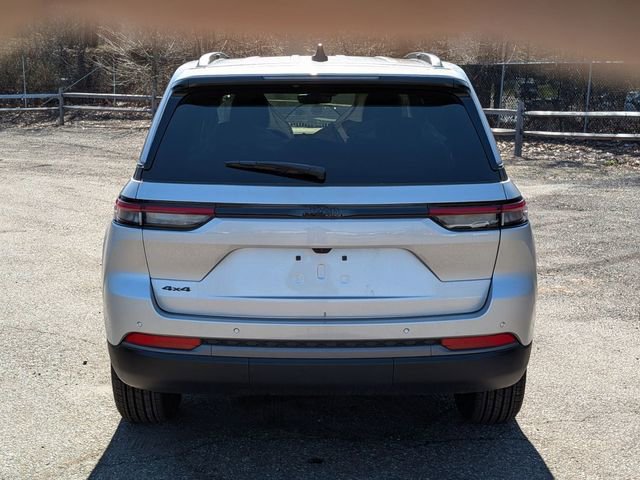 New 2026 Jeep Grand Cherokee Laredo image 4