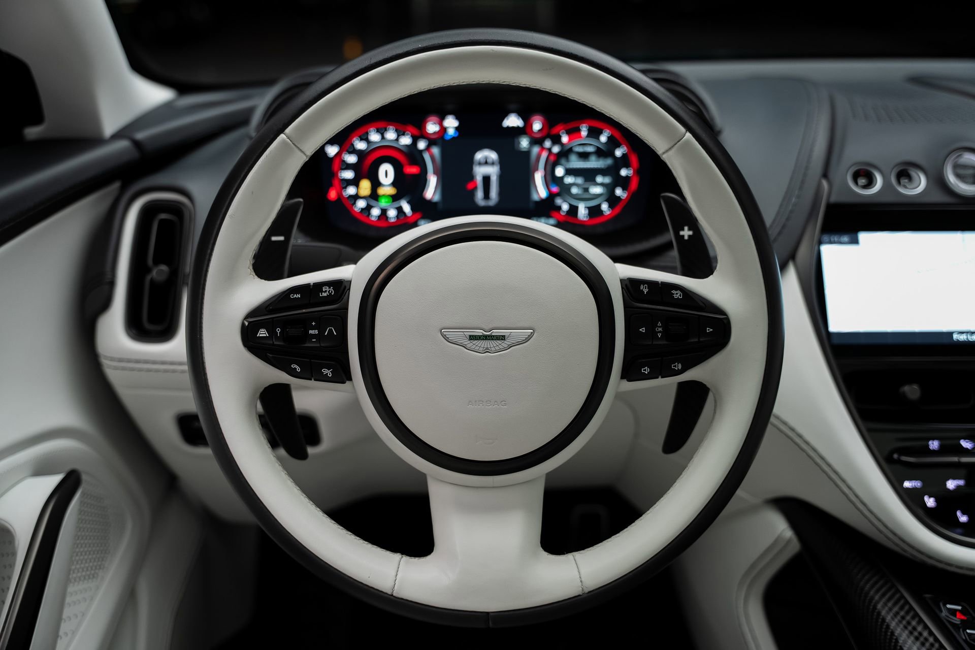 Used 2023 Aston Martin DBX AWD/4WD image 42
