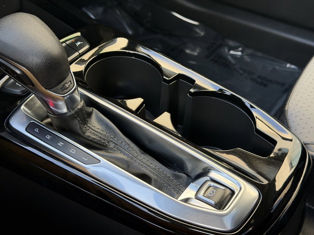 Used 2024 Chevrolet Trax LT w/ Sunroof Package image 16