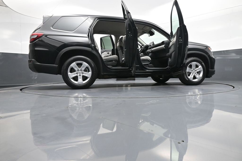 Used 2023 Honda Pilot LX image 48