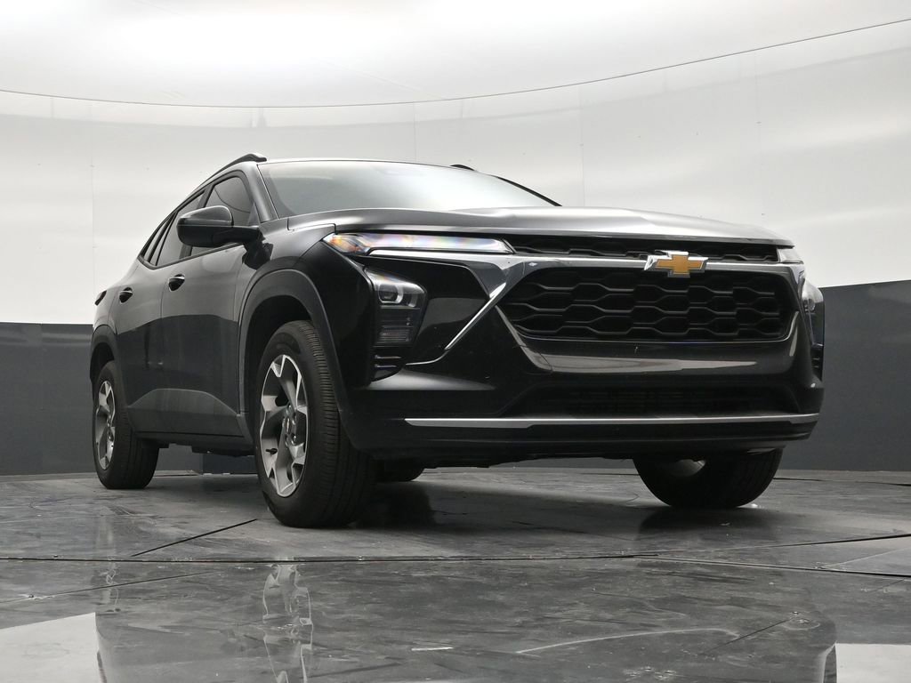 Used 2025 Chevrolet Trax LT FWD image 26