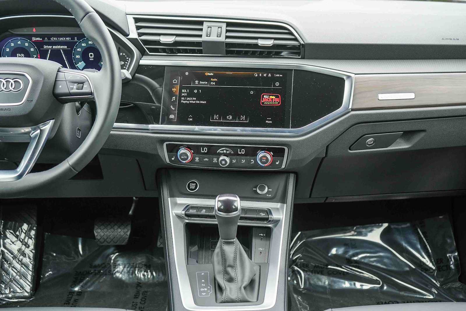 Used 2025 Audi Q3 2.0T Premium w/ Convenience Package AWD/4WD image 17