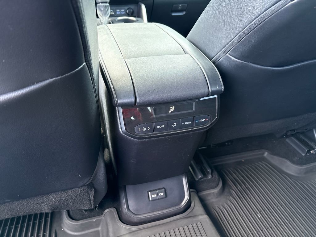 Used 2022 Toyota Highlander XLE image 35