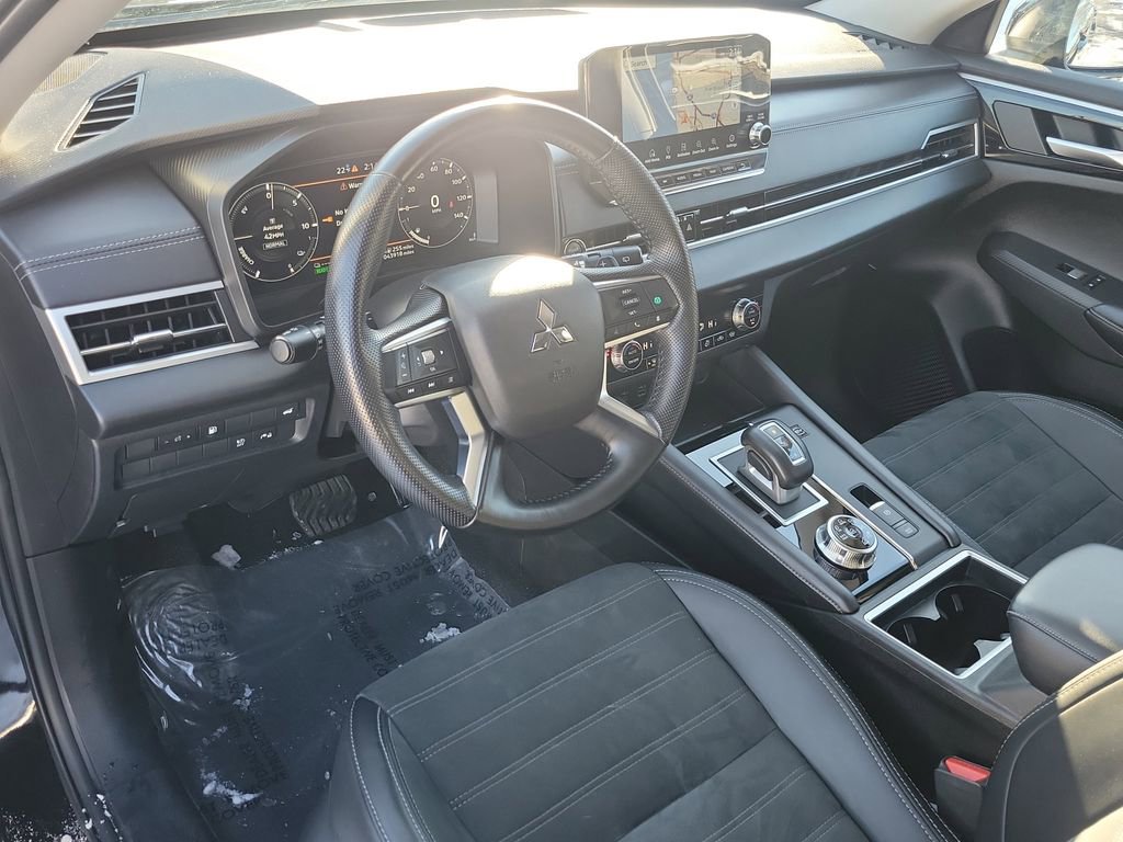 Used 2024 Mitsubishi Outlander SE image 16