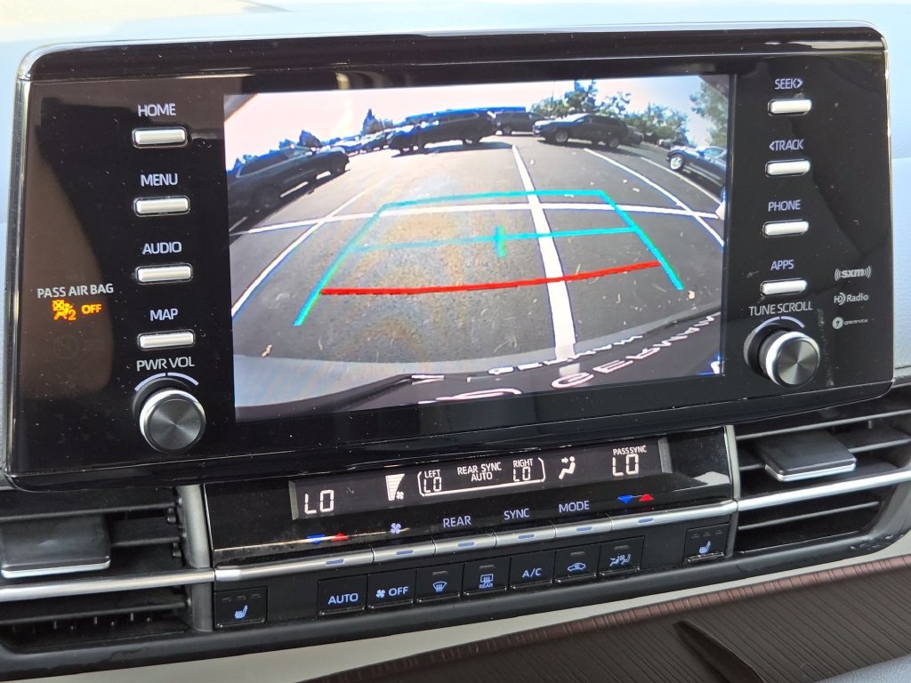 Used 2023 Toyota Sienna XLE FWD image 11