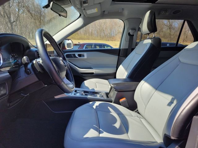 Used 2021 Ford Explorer XLT w/ Equipment Group 202A image 9