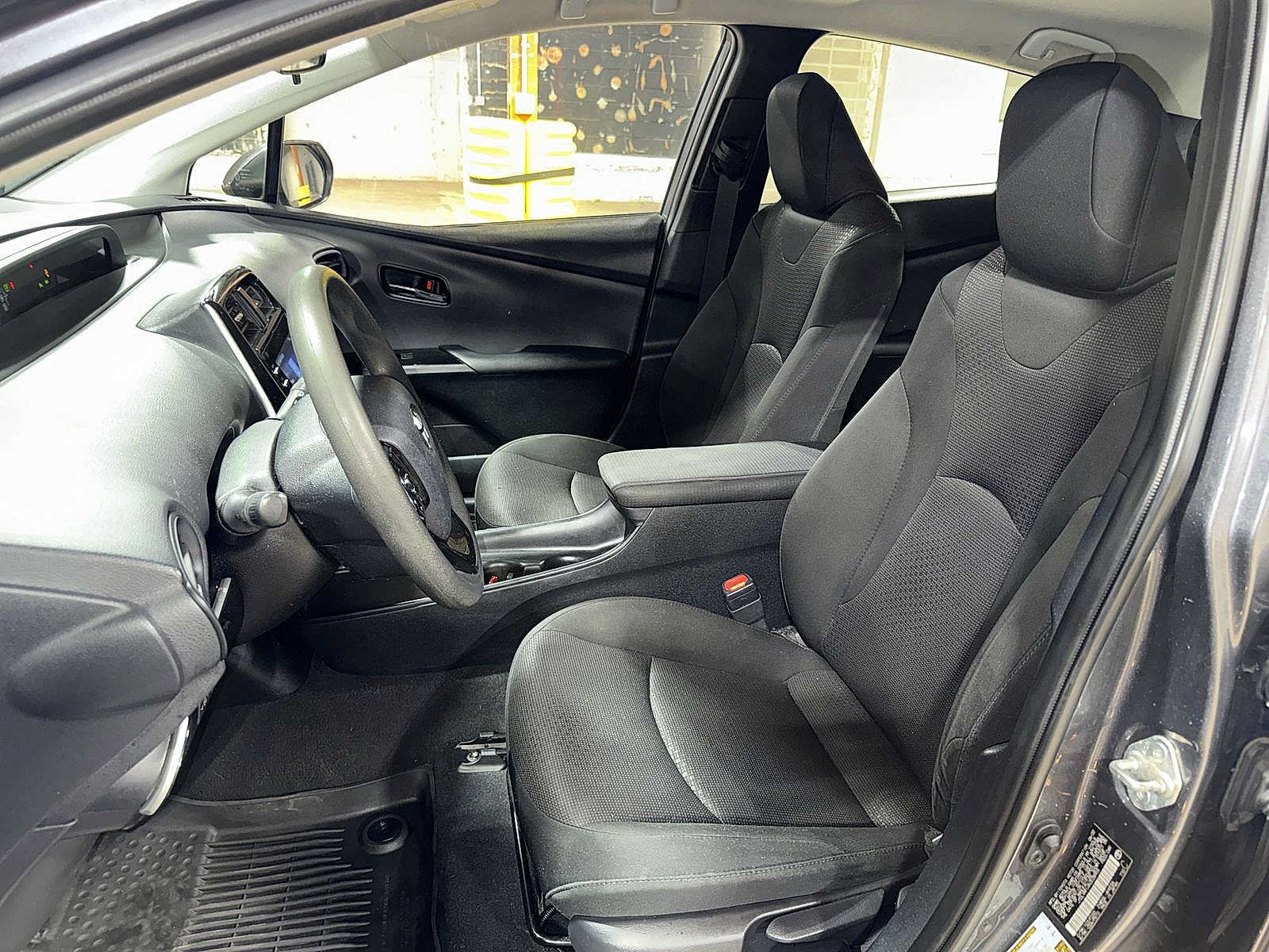 Used 2022 Toyota Prius LE AWD/4WD image 15