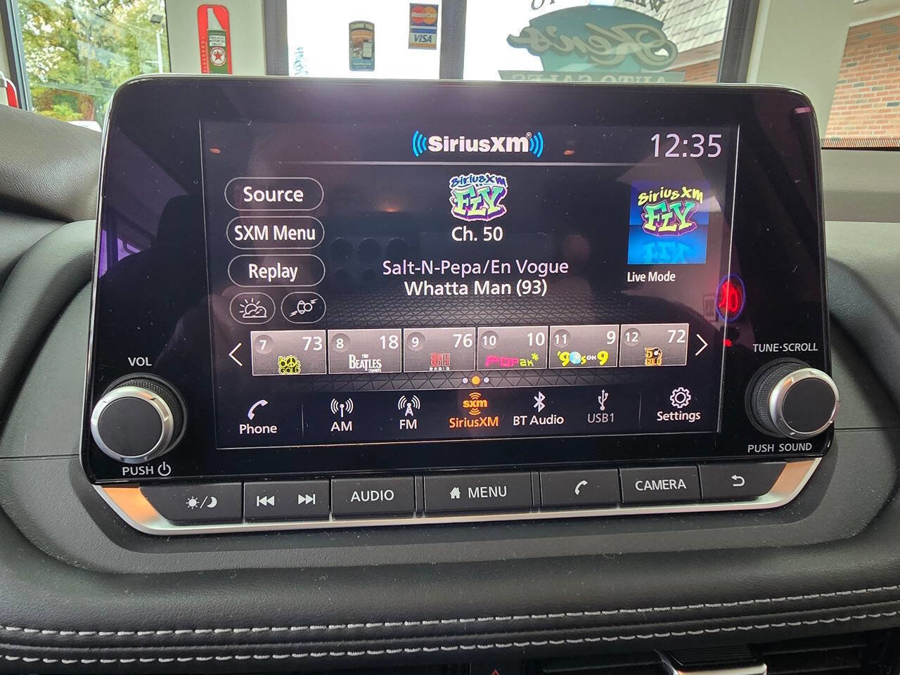 Used 2023 Nissan Rogue SV w/ SV Premium B Package image 32