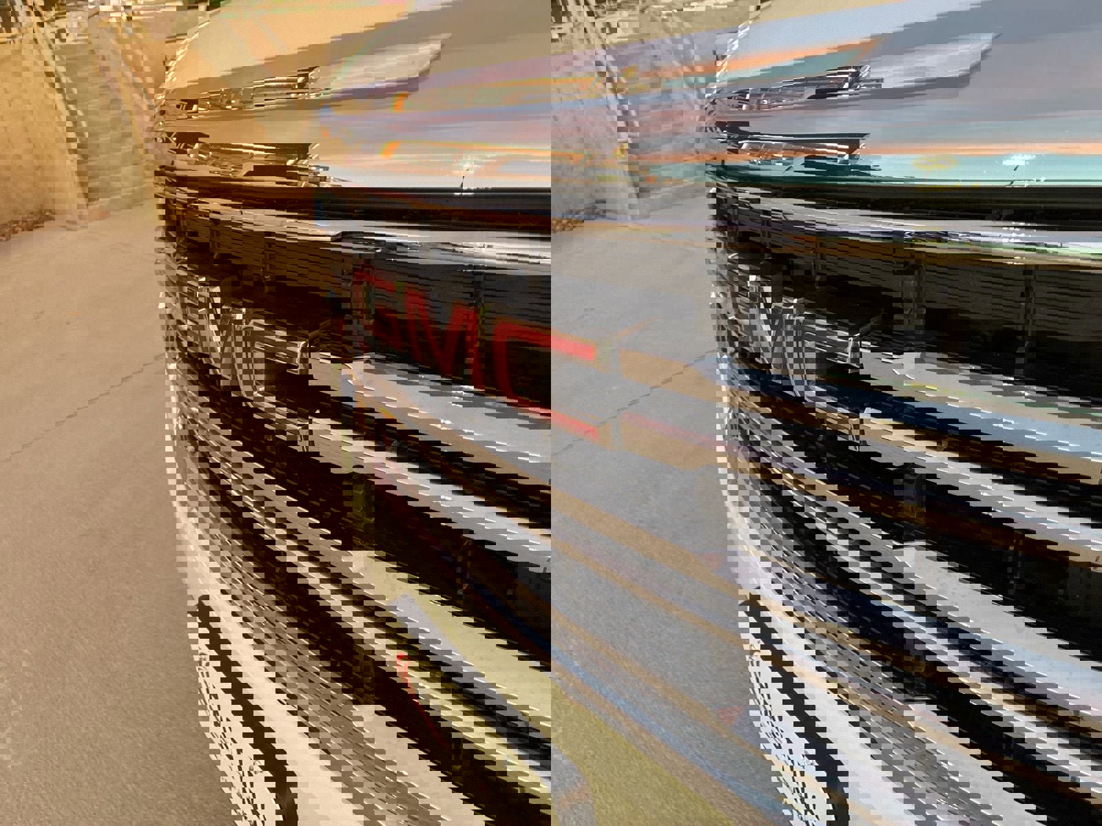 Used 2023 GMC Acadia SLE w/ Driver Convenience Package image 11