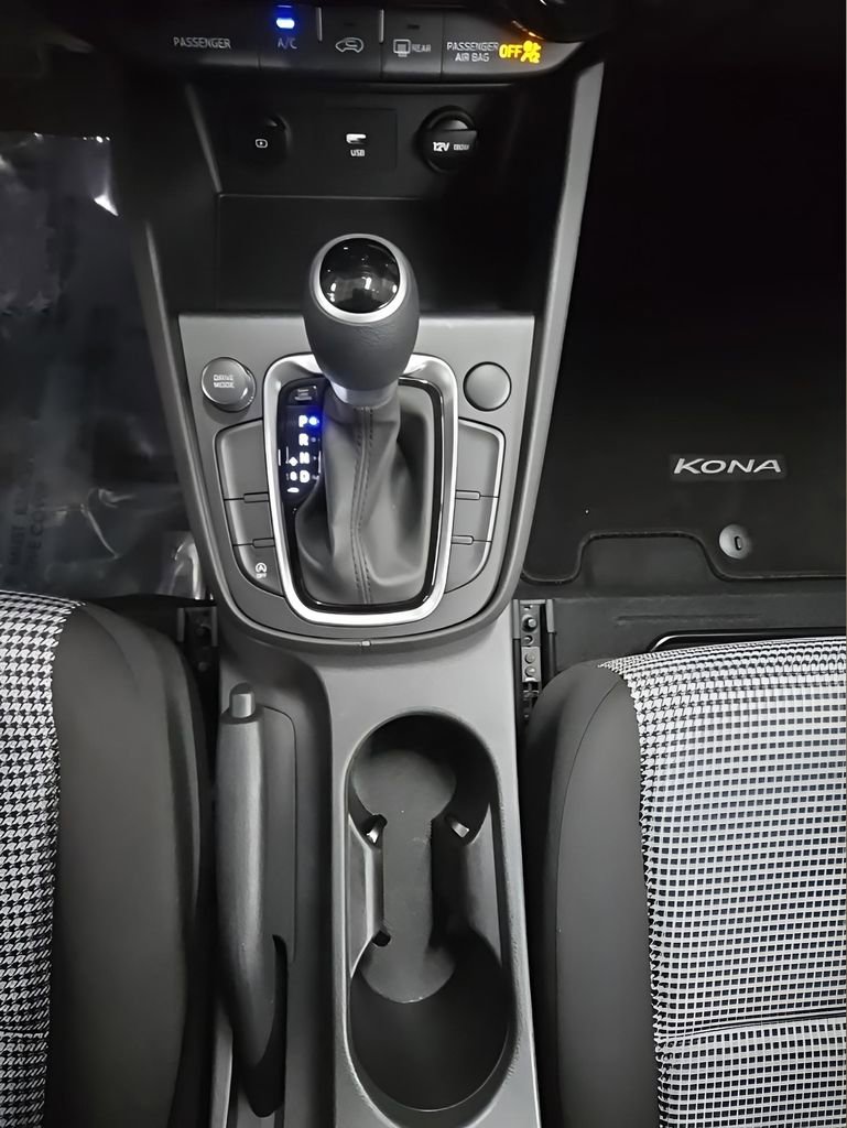 Certified 2022 Hyundai Kona SE w/ Cargo Package image 27