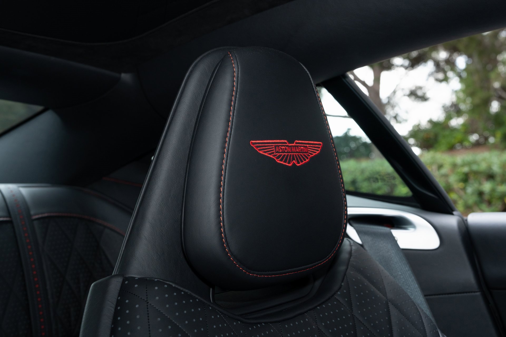 Used 2024 Aston Martin DB12 Coupe image 22