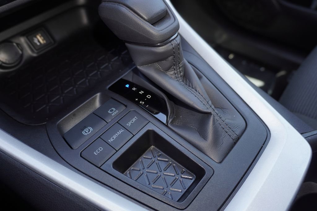 Certified 2025 Toyota RAV4 LE FWD image 17