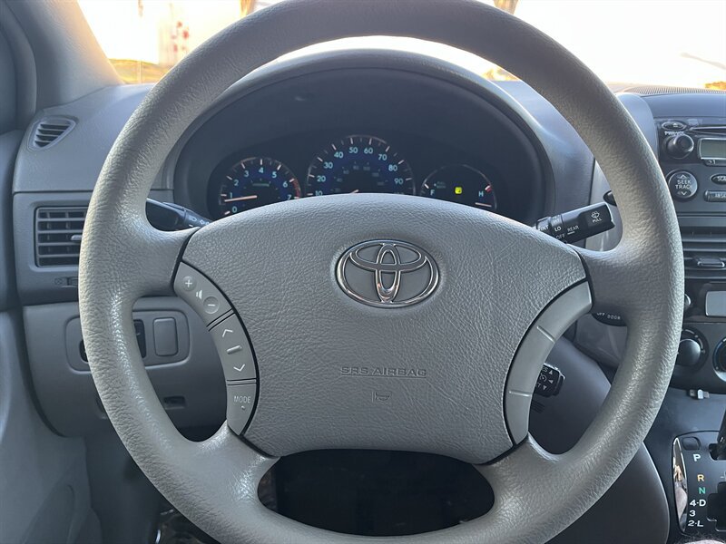 Used 2006 Toyota Sienna LE FWD image 13