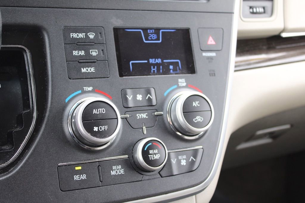 Used 2017 Toyota Sienna XLE Premium image 45