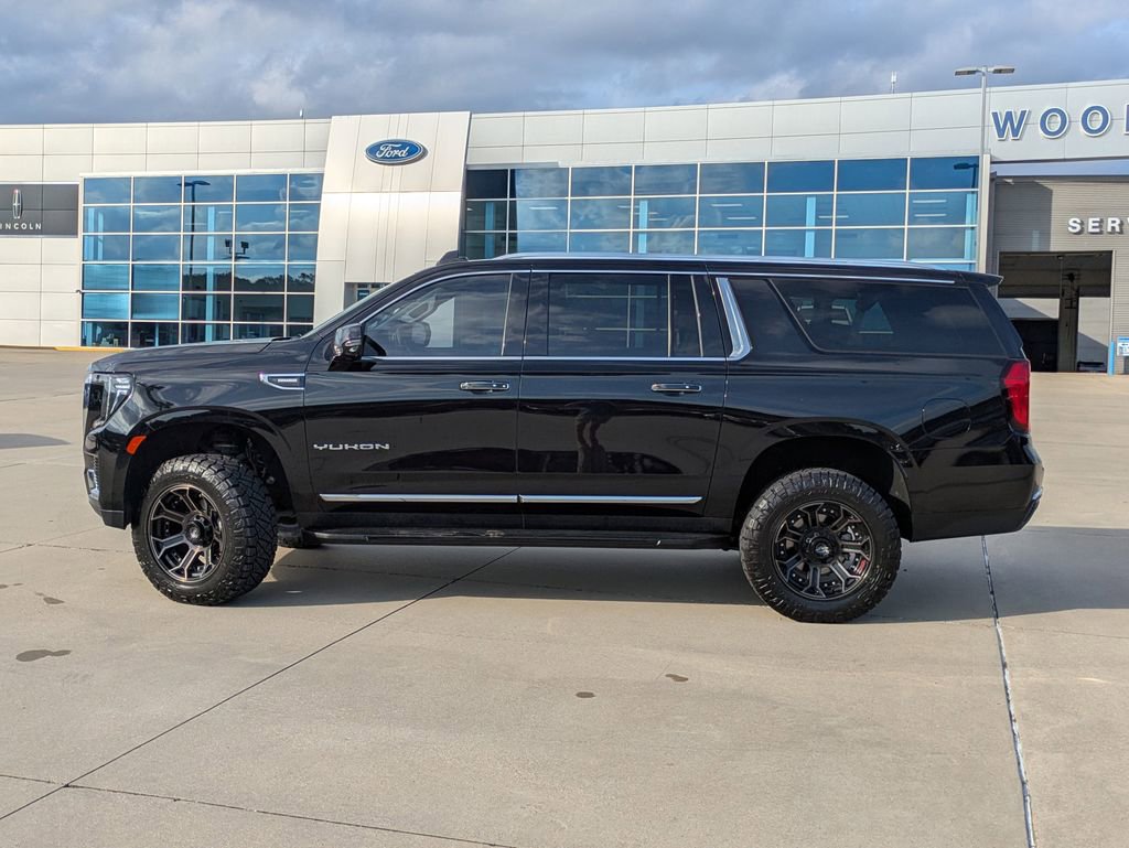 Used 2023 GMC Yukon XL SLT w/ SLT Premium Package image 5