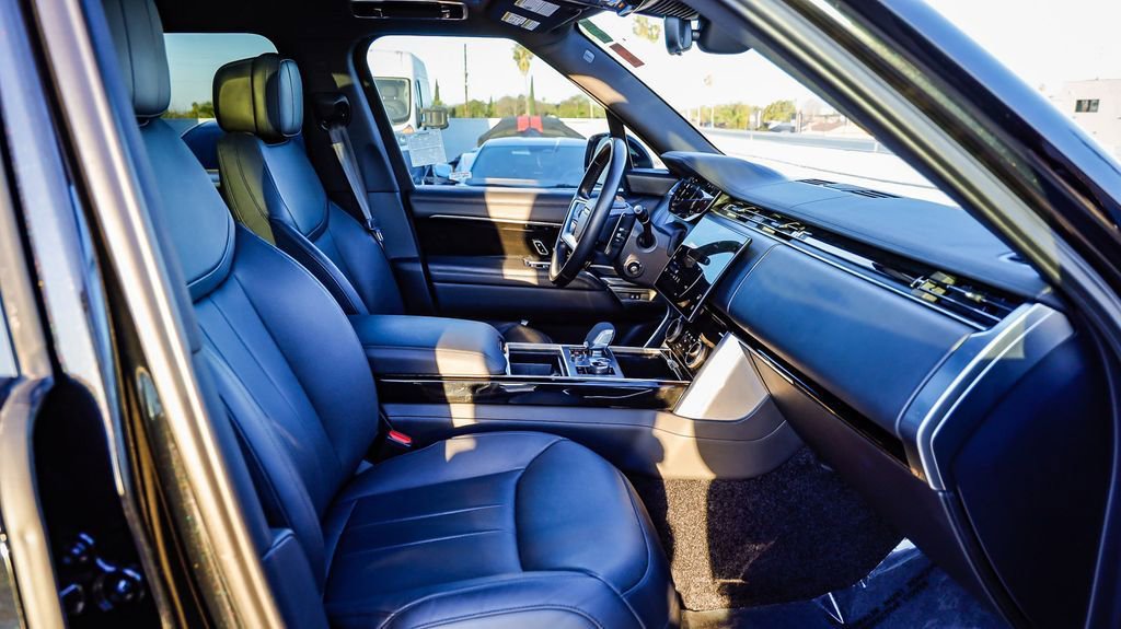 Used 2023 Land Rover Range Rover SE image 21