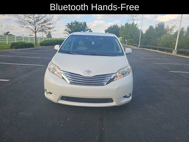 Used 2017 Toyota Sienna XLE w/ XLE Navigation Package FWD image 3