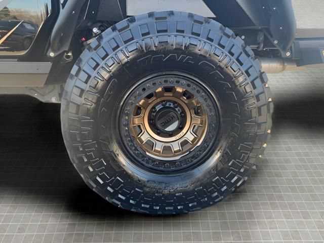 Used 2023 Jeep Gladiator Sport AWD/4WD image 12