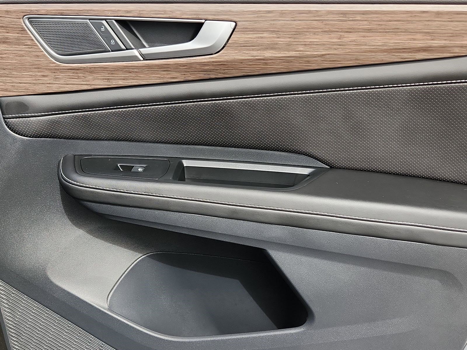 New 2025 Volkswagen Atlas SEL image 18