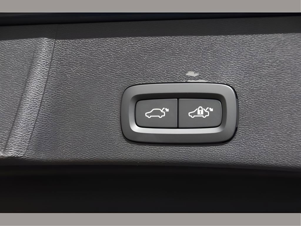New 2026 Volvo XC40 B5 Ultra w/ Protection Package Premier image 33