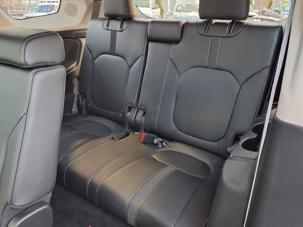 Certified 2025 Honda Pilot Touring image 9