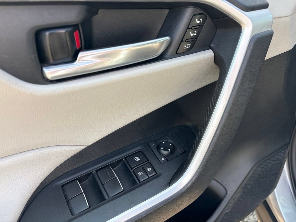 Used 2021 Toyota RAV4 XLE Premium AWD/4WD image 17