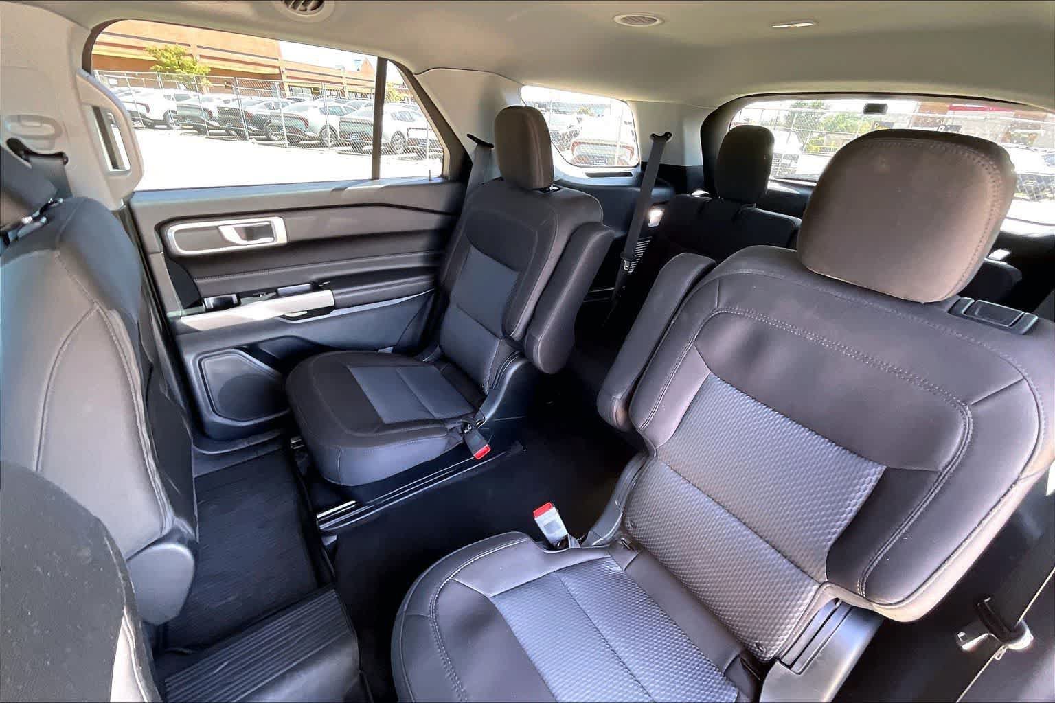 Used 2023 Ford Explorer XLT RWD image 28