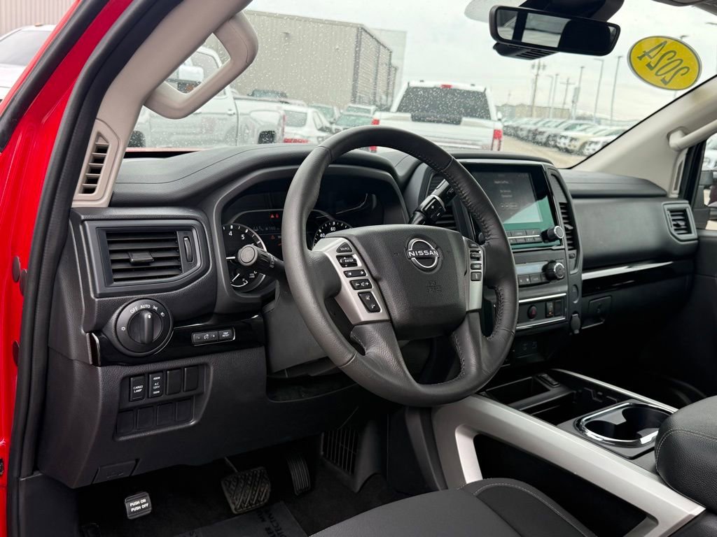 Used 2024 Nissan Titan SV w/ SV Convenience Package image 5